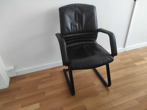 Girsberger Tilax Freischwinger Konferenzstuhl Sitzungsstuhl Empfangsstuhl, Leder schwarz