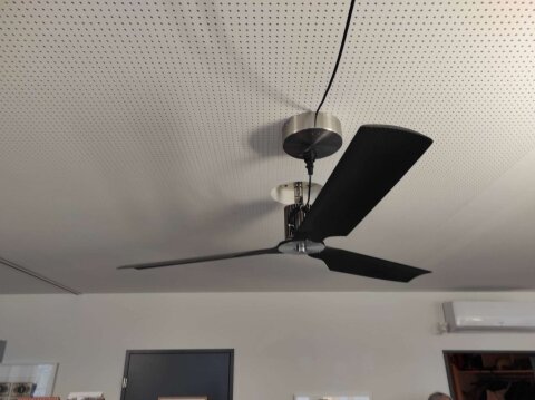 CEA Design Modell TWO02S Deckenventilator aus Edelstahl AISI 316L mit 3 Flügeln aus Karbonfaser. 2 Stk. Mit Fernbedienung. Entworfen von GIULIO GIANTURCO